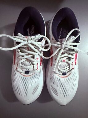 Brooks Addiction GTS 15 Women's Sneaker Mesh Oyster Lilac Rose
White Pink